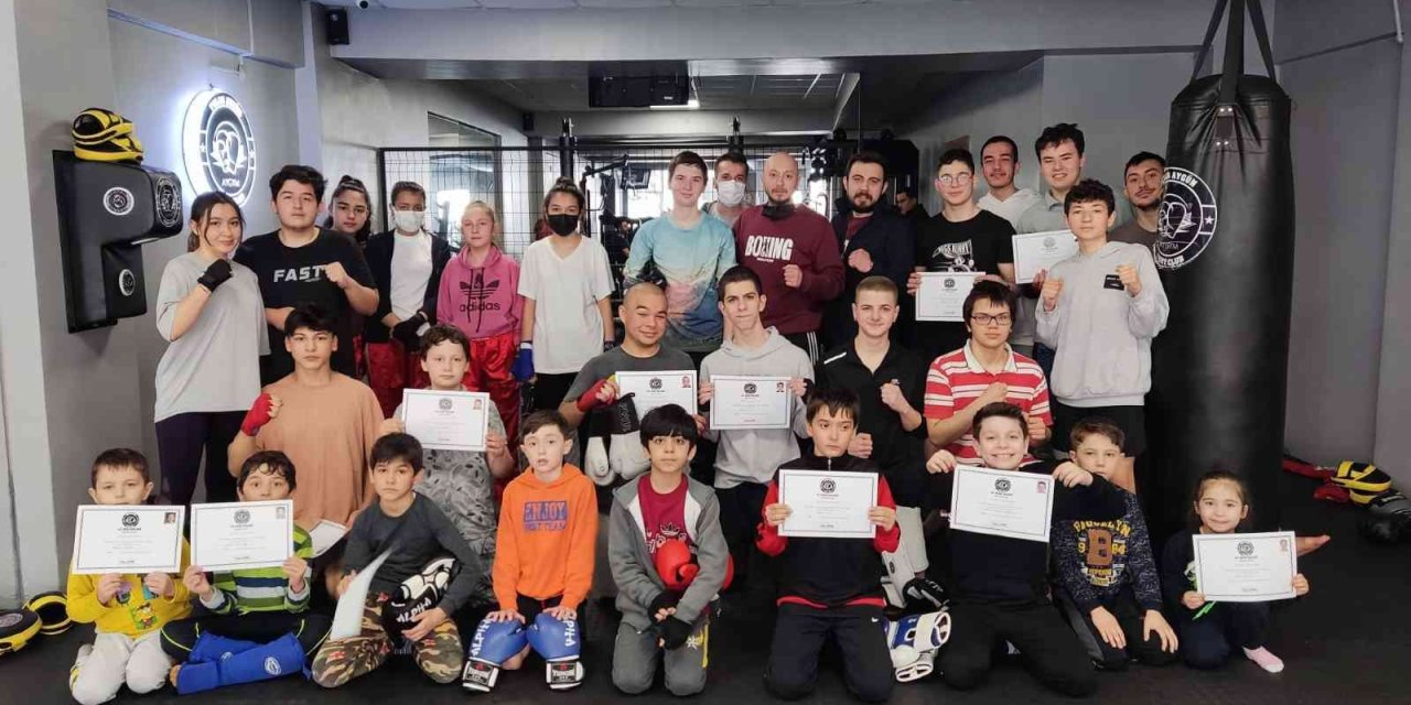 Komisyon Önünde Ter Döken Sporcular Yeni Kuşaklarına Kavuştu