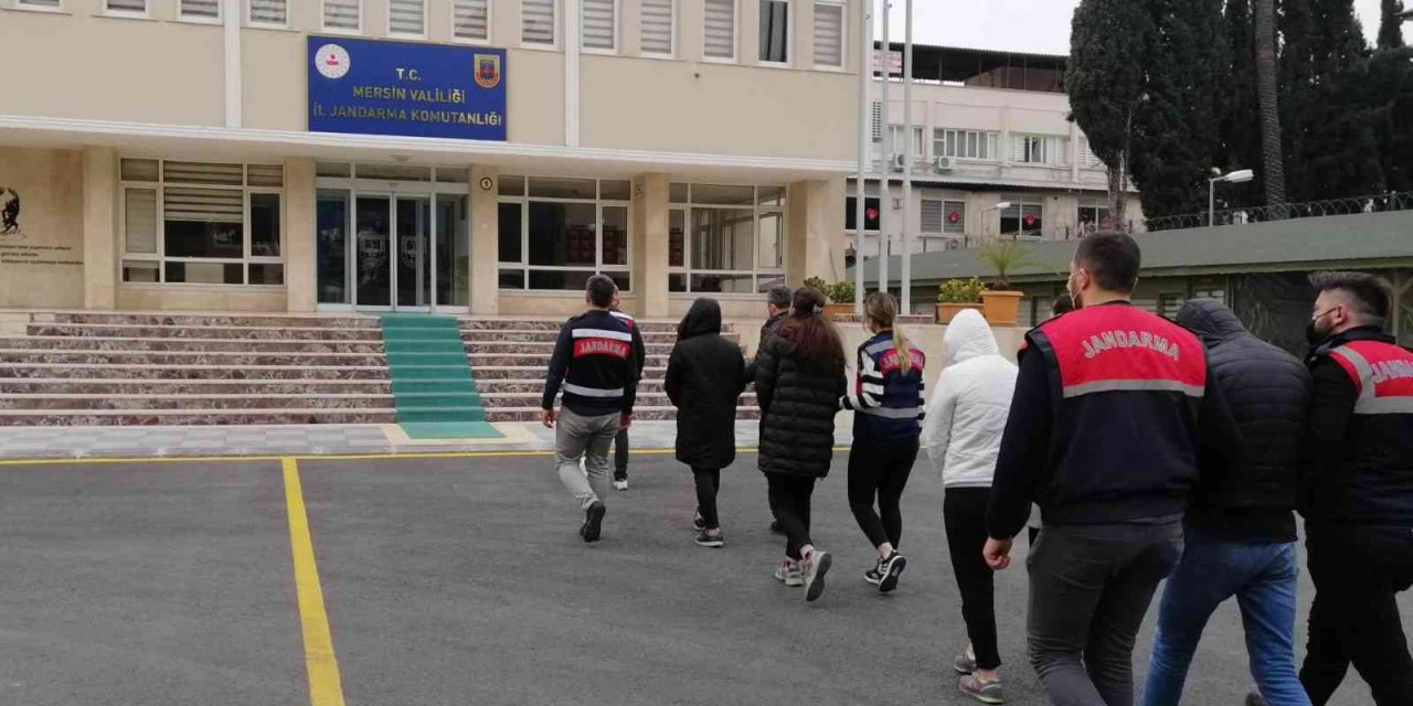 Mersin’de Sosyal Medya Dolandırıcılarına Operasyon: 8 Gözaltı