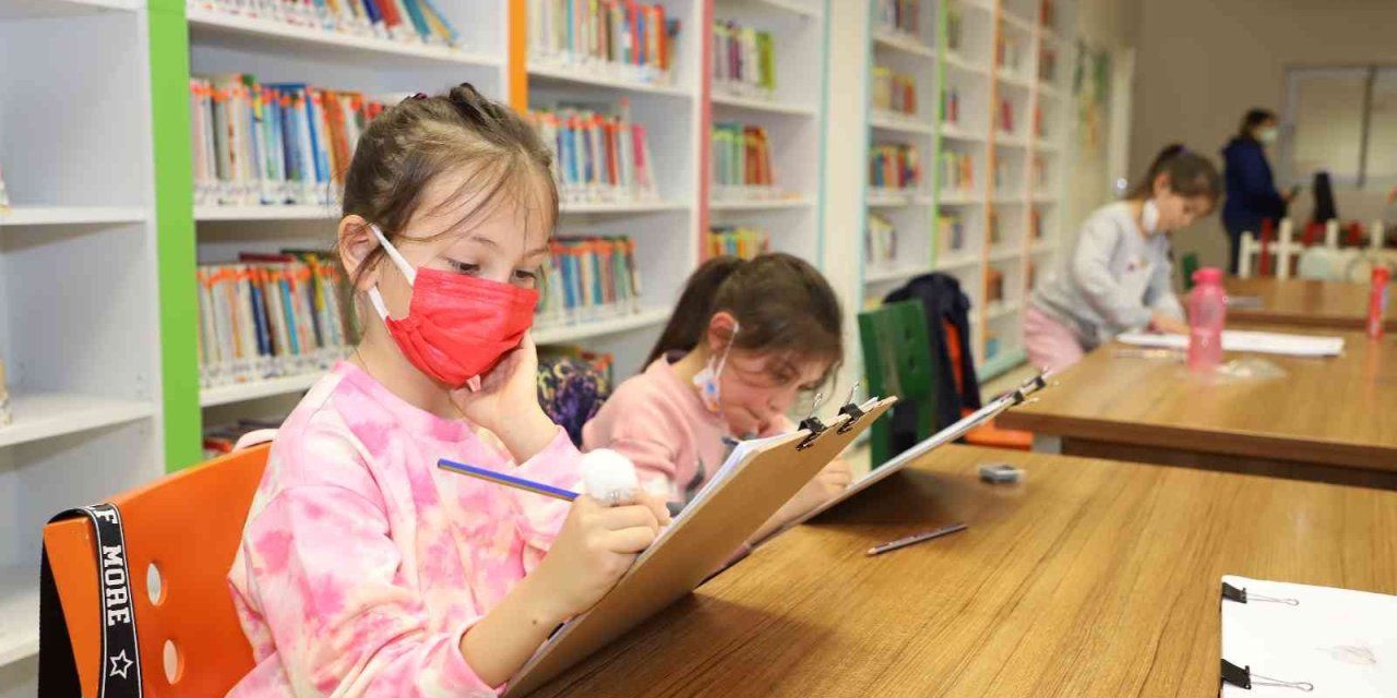 Alanya’da Miniklere Resim Kursu Verildi