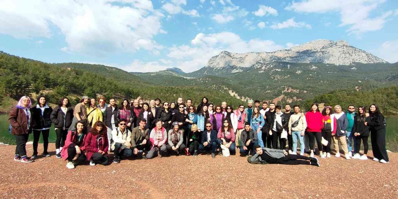 Arkeoloji Öğrencileri Konyaaltı’ndaki Antik Yerleri Gezdi