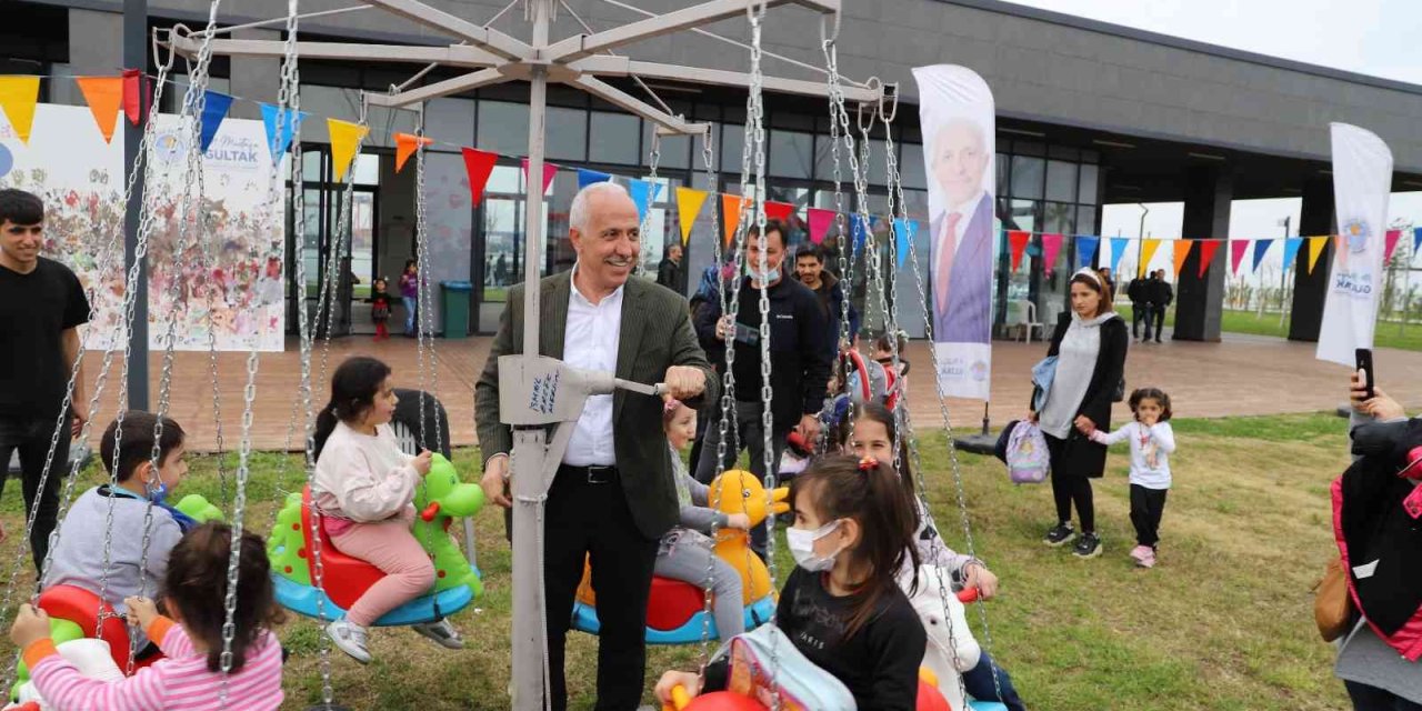 Akdeniz Belediyesinin Düzenlediği Çocuk Şenliği Başladı