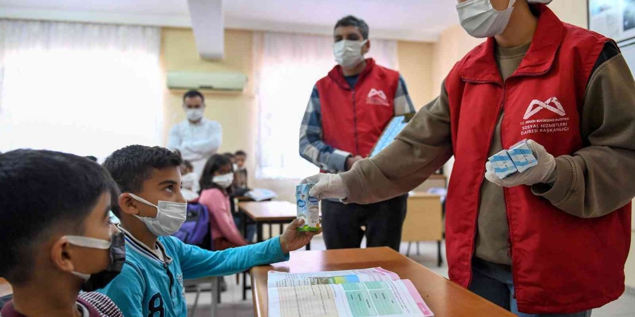 Büyükşehir Belediyesi, Öğrencilere 1 Milyon 500 Bin Adet Kutu Süt Dağıtmayı Hedefliyor