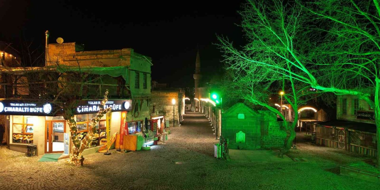 Talas’ın Tarihi Sokağı Işıl Işıl