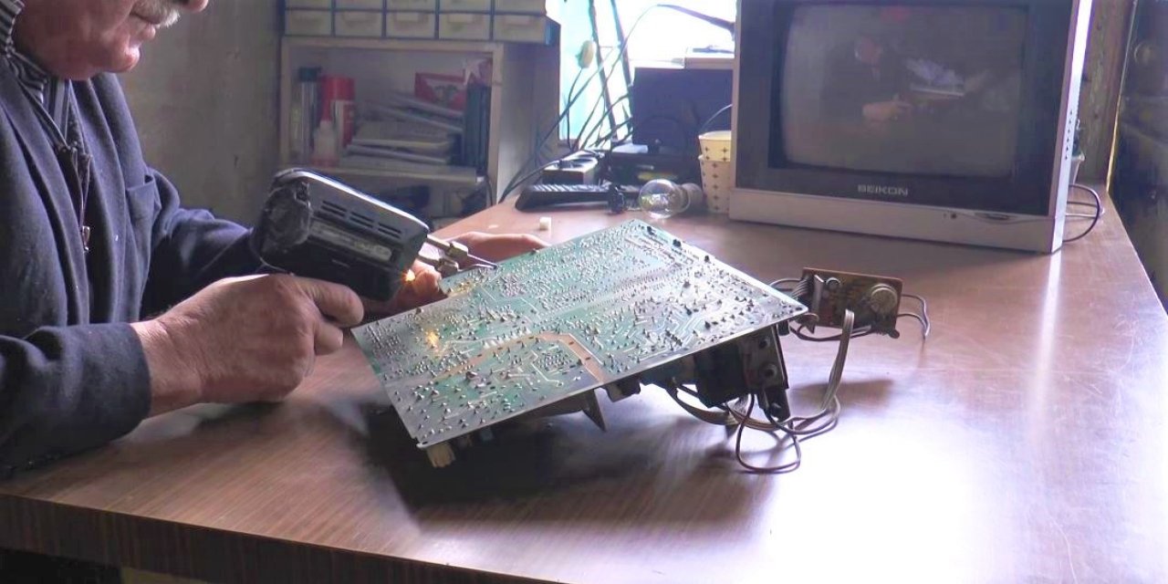 Yarım Asırlık Televizyon Tamircisi Mehmet Amcayı İlçenin Göç Etmesi Bitirdi