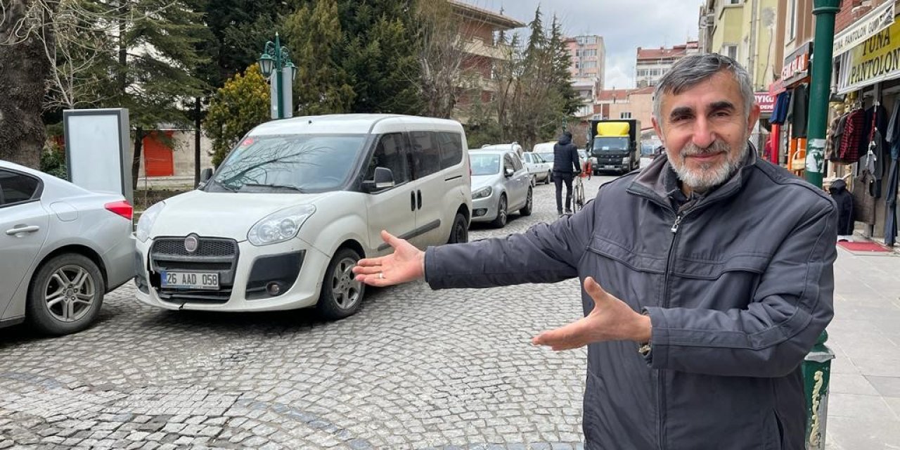 Bu Caddede Trafik Ve Park Yeri Çilesi Bitmiyor