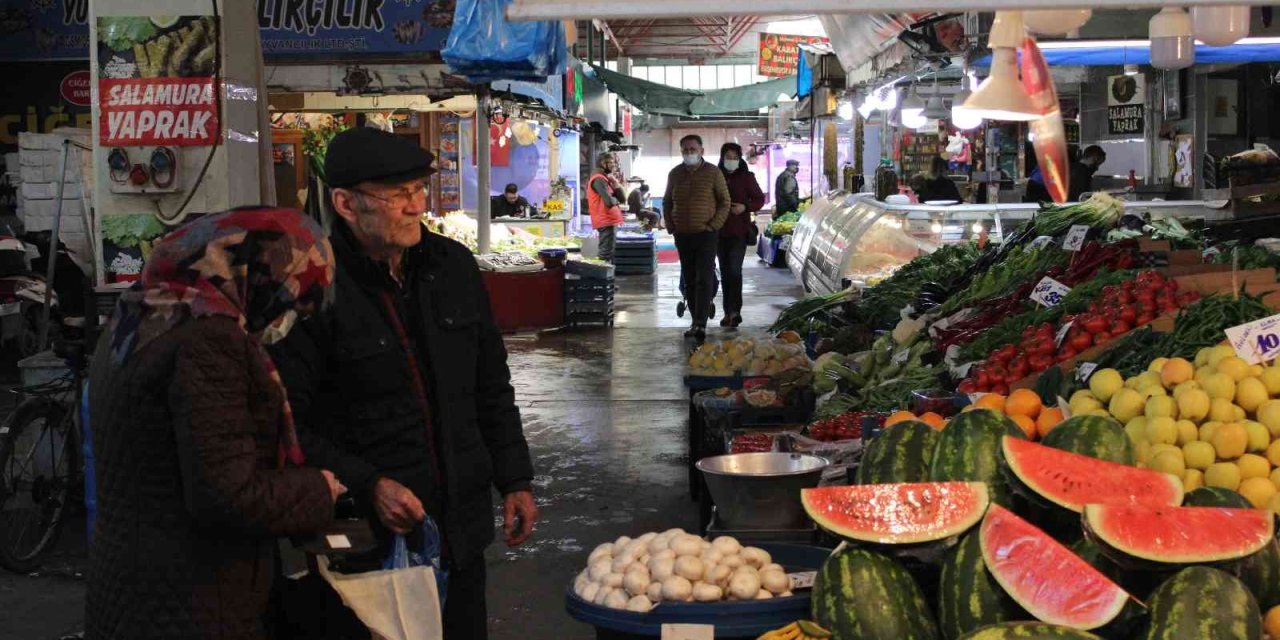 İlk İftar İçin Pazar Tezgâhlarında Hazırlıklar Başladı