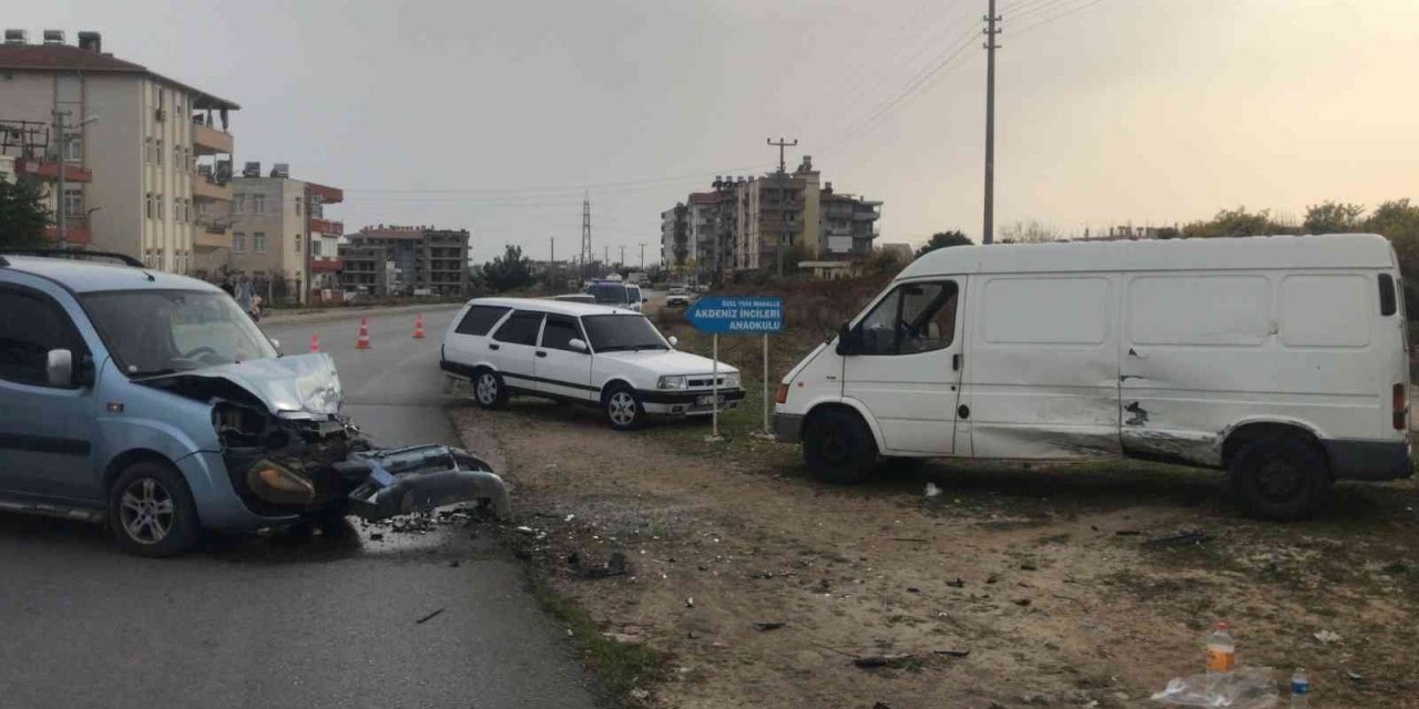 Antalya’da Trafik Kazası: 2 Yaralı