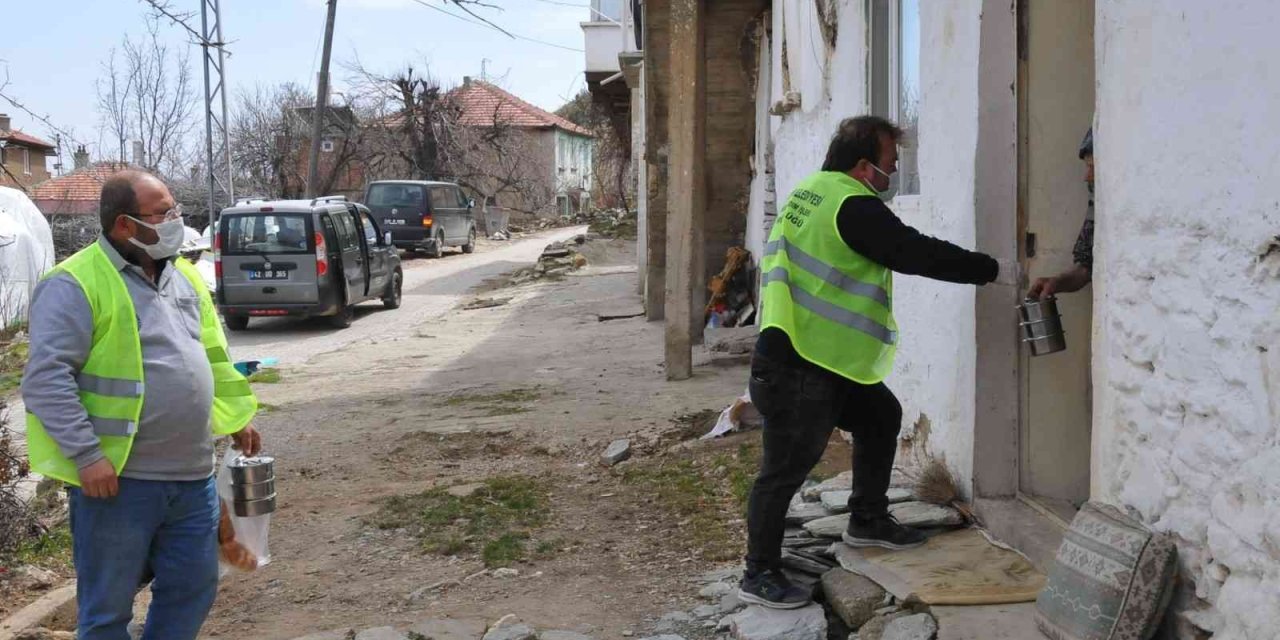 Akşehir Belediyesi’nden 600 İhtiyaç Sahibine Her Gün İftar Yemeği
