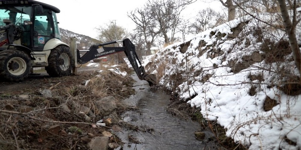 Melikgazi’de Sulama Kanallarında Temizlik