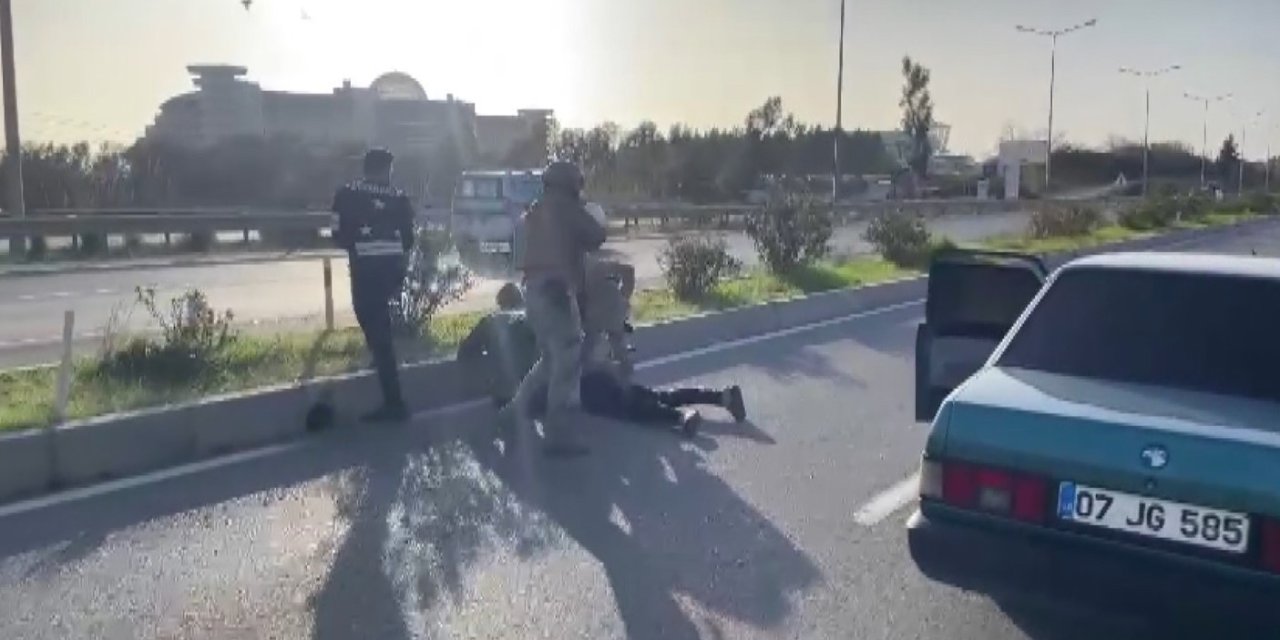 Sahur Vakti Bir Genci Öldüren Şahsı Saklamak İsteyen 2 Kişi Yakalandı