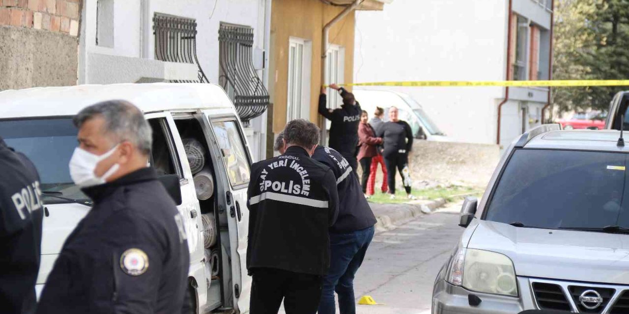 Halı Satıcıları Arasındaki Silahlı Kavga Kanlı Bitti: 1 Ölü