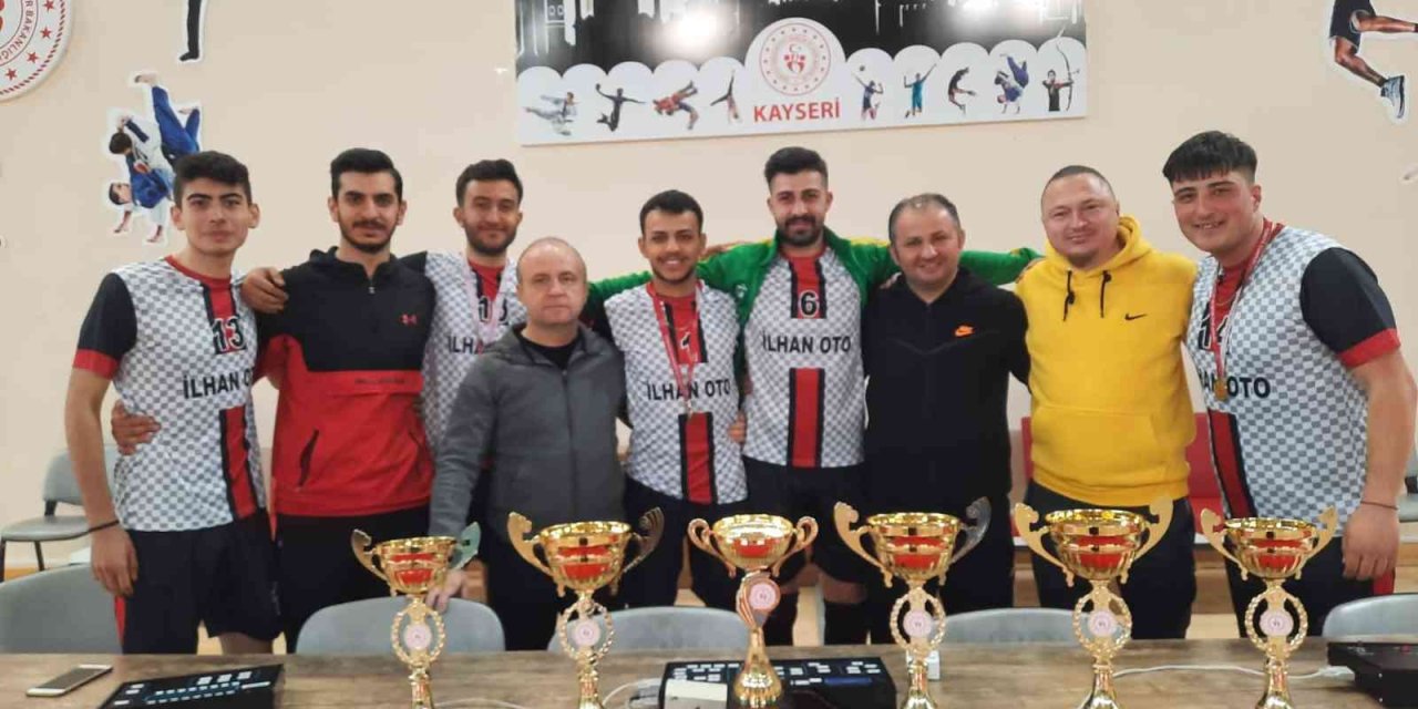 Hürriyet Mtal Kupalara Ambargo Koydu