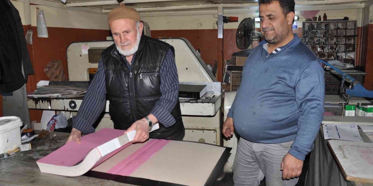 Cilt Ustası Kur’an-ı Kerim’leri Ücretsiz Yeniliyor