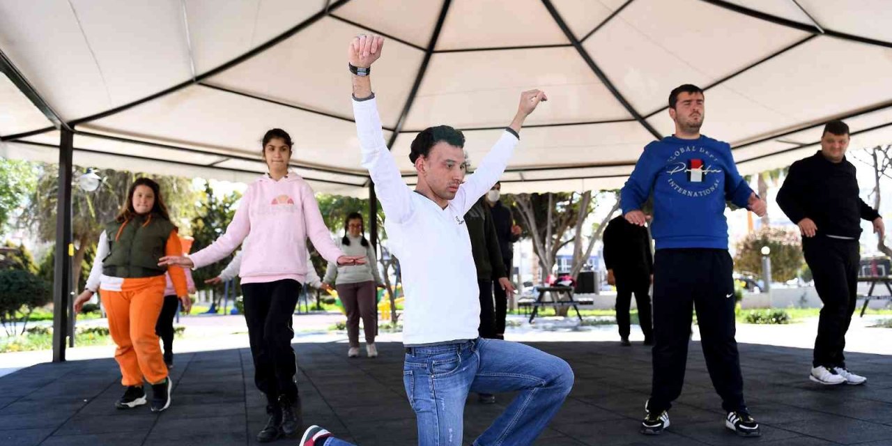 Özel Bireylere Halk Oyunları Kursu