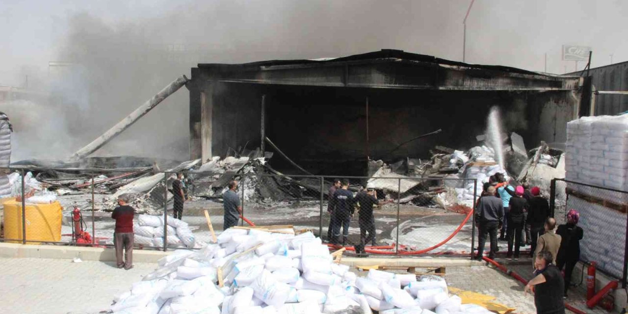Karaman’da Çıkan Fabrika Yangını Söndürüldü