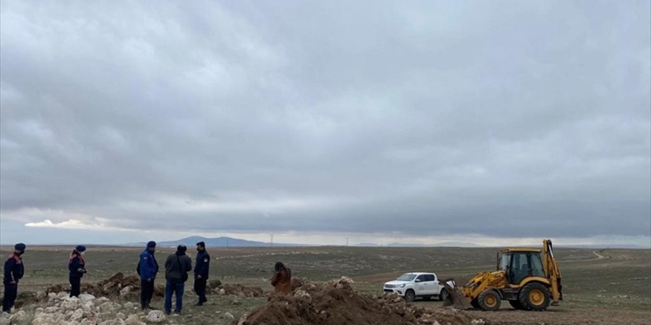 Eskişehir'de Arkeolojik Sit Alanında Kaçak Kazı Yapan 2 Şüpheli Yakalandı