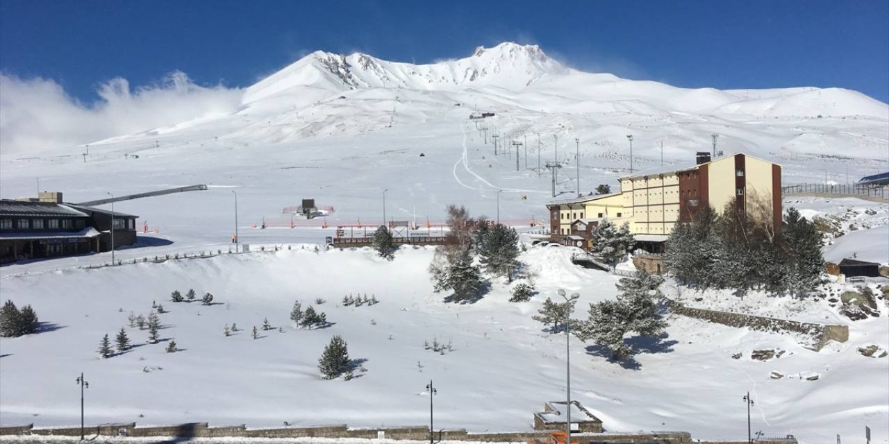 Erciyes'te Kar Yağışı Etkili Oldu