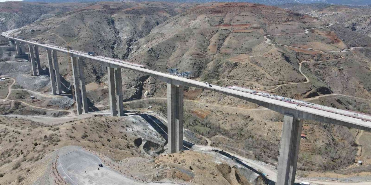 Bakan Karaismailoğlu Eğiste Viyadüğünü İnceledi