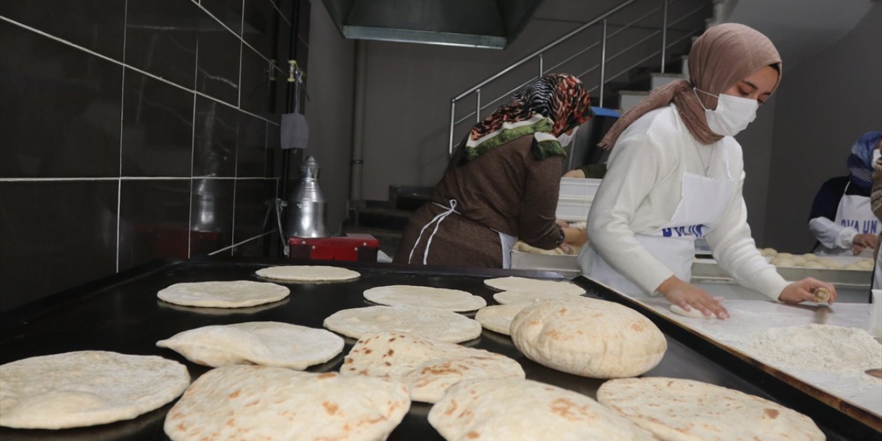 Annelerinden Öğrendikleri "Mayalı Ekmek" Gelir Kapıları Oldu