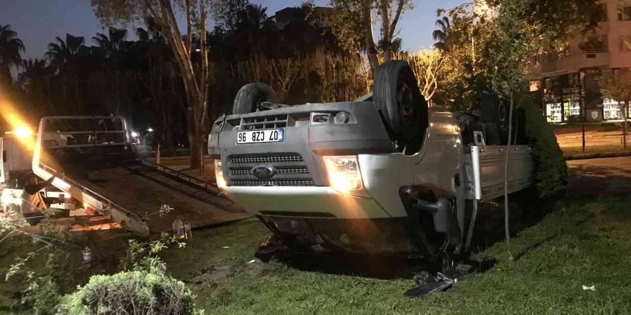 Kontrolden Çıkan Kamyonet Takla Attı: 4 Yaralı