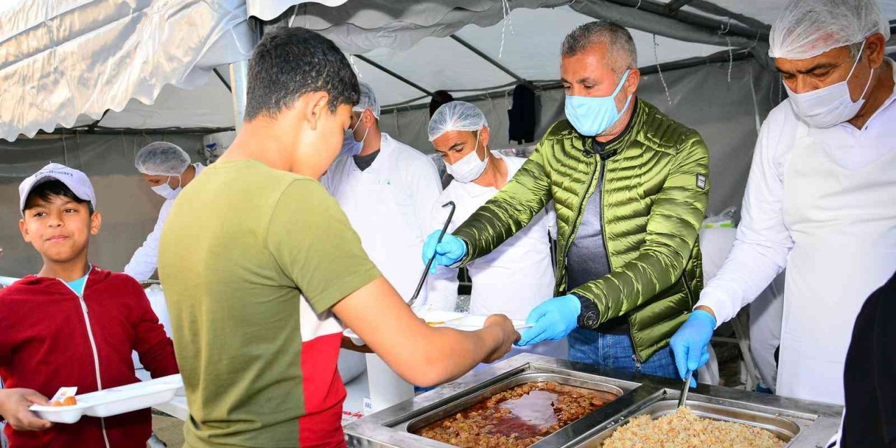 Manavgat’ta Ramazan Boyunca 200 Bin Kişiye İftar Verildi