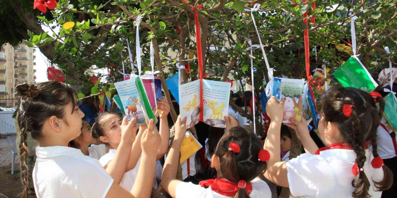 Ağaçlar Kitap Açtı