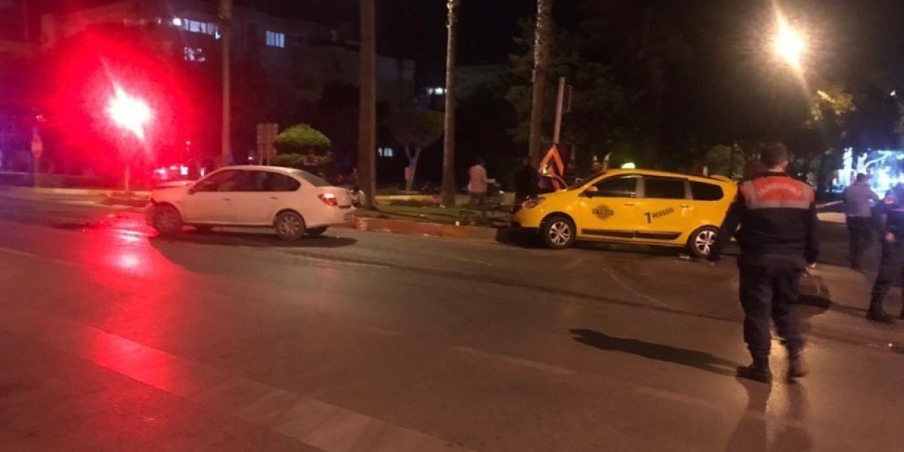 Kırmızı Işıkta Geçen Ticari Taksinin İran Uyruklu Yolcusu Hayatını Kaybetti