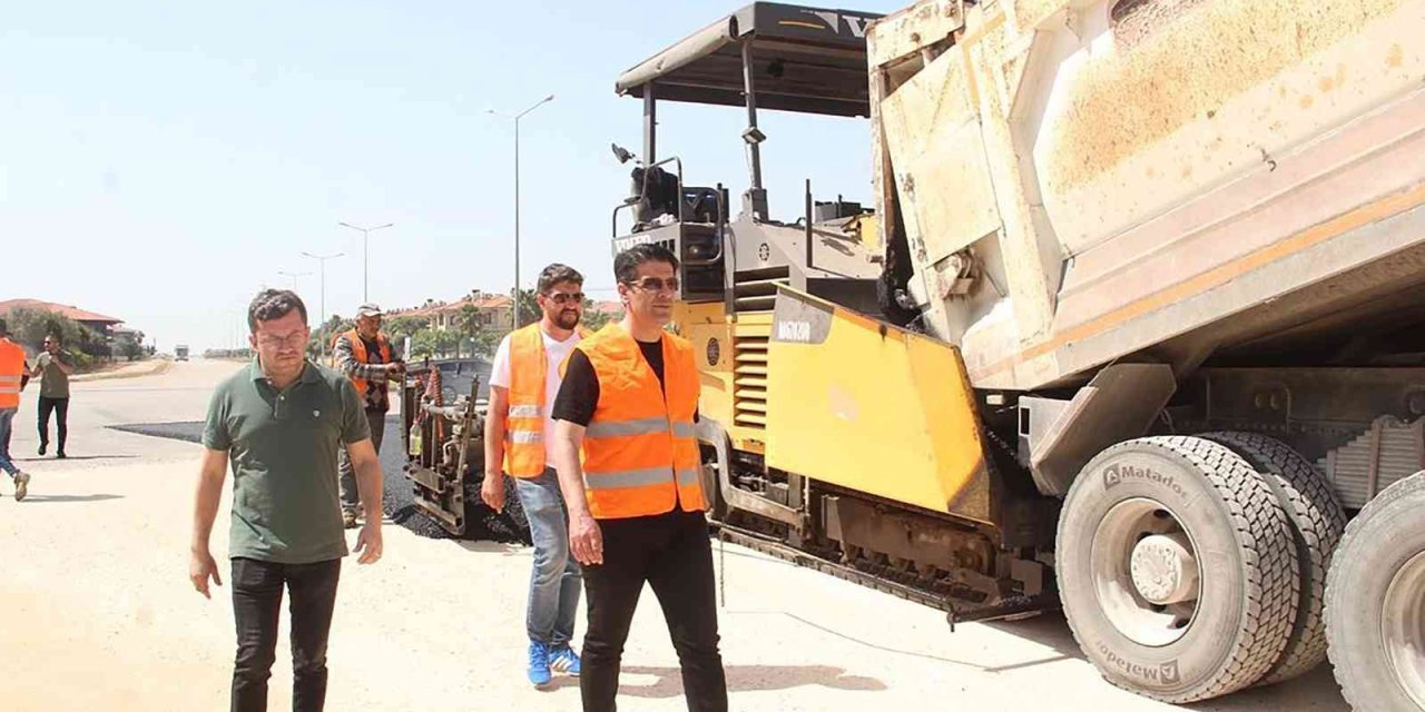 Döşemealtı’nda 3 Caddeye 10 Bin Metre Kare Sıcak Asfalt Seriliyor