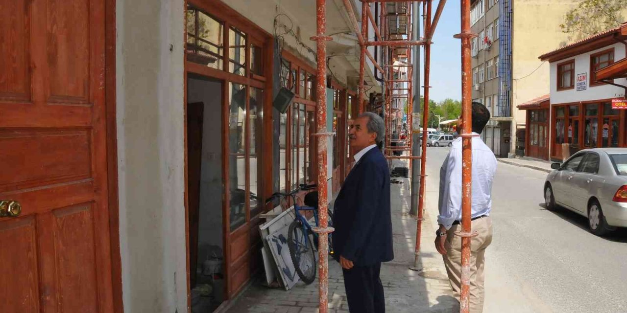 Akşehir İmaret Sokak’taki Sokak Sağlıklaştırma Çalışmaları Sürüyor