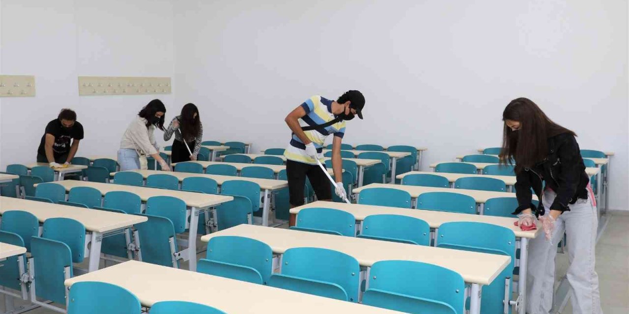 Alkü’lü Gençler Bir Günlüğüne Okul Personelinin Yerine Geçti