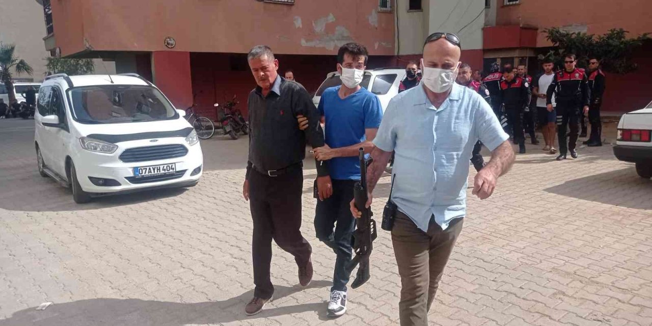 Apartmanın 4. Katından Pompalı Tüfekle Dehşet Saçtı: 1 Yaralı