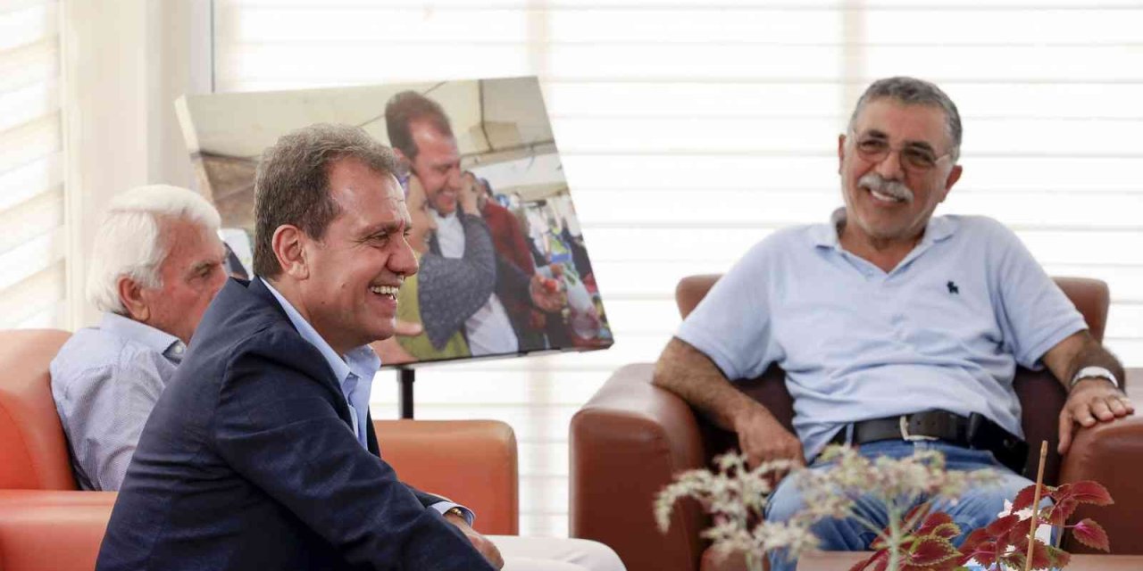 Başkan Seçer, Emekli Evinde Yaşlılarla Bayramlaştı