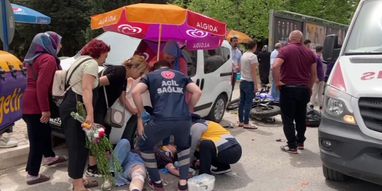 Kazada Acı İçinde Yerde Yatan Kadına Hemcinsinden Plaj Şemsiyeli Koruma