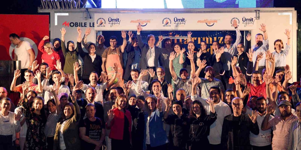 Muratpaşa’da 80 Bin Kişi İftarlarda Bir Araya Geldi