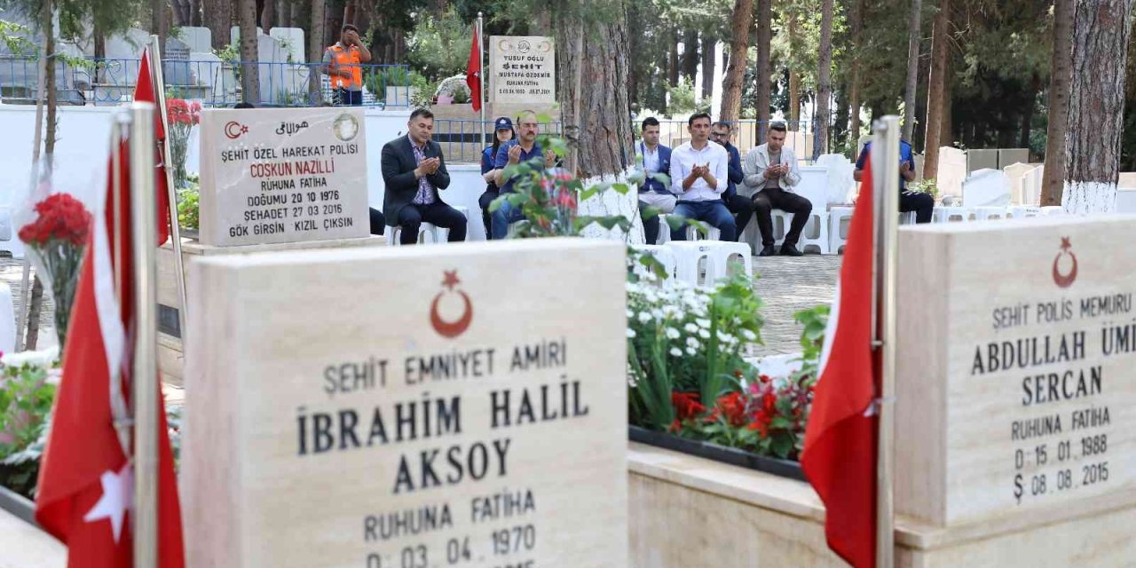 Başkan Yücel Şehitlik Ve Kimsesizler Mezarlığını Ziyaret Etti