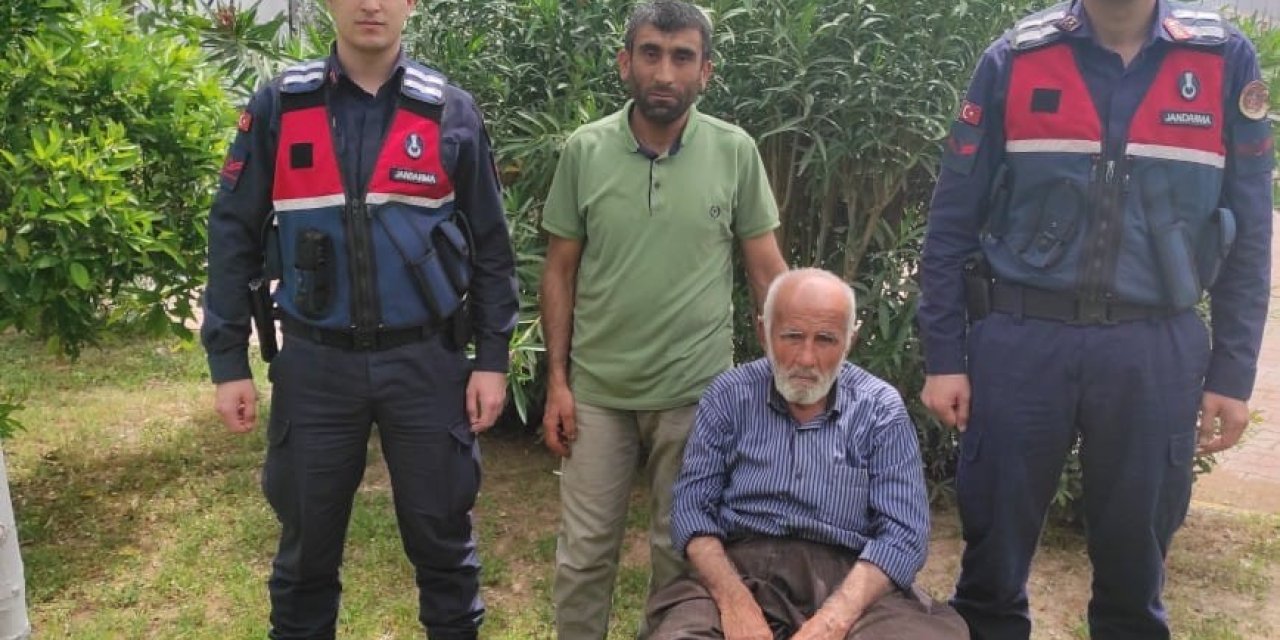 Kayıp Alzheimer Hastasını Jandarma Oğluna Teslim Etti