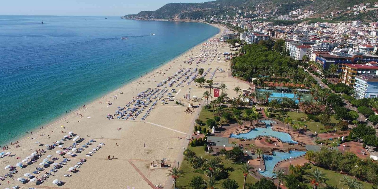 Antalya’yı Ziyaret Eden Turist Sayısı 2021 Yılına Göre Yüzde 162 Arttı