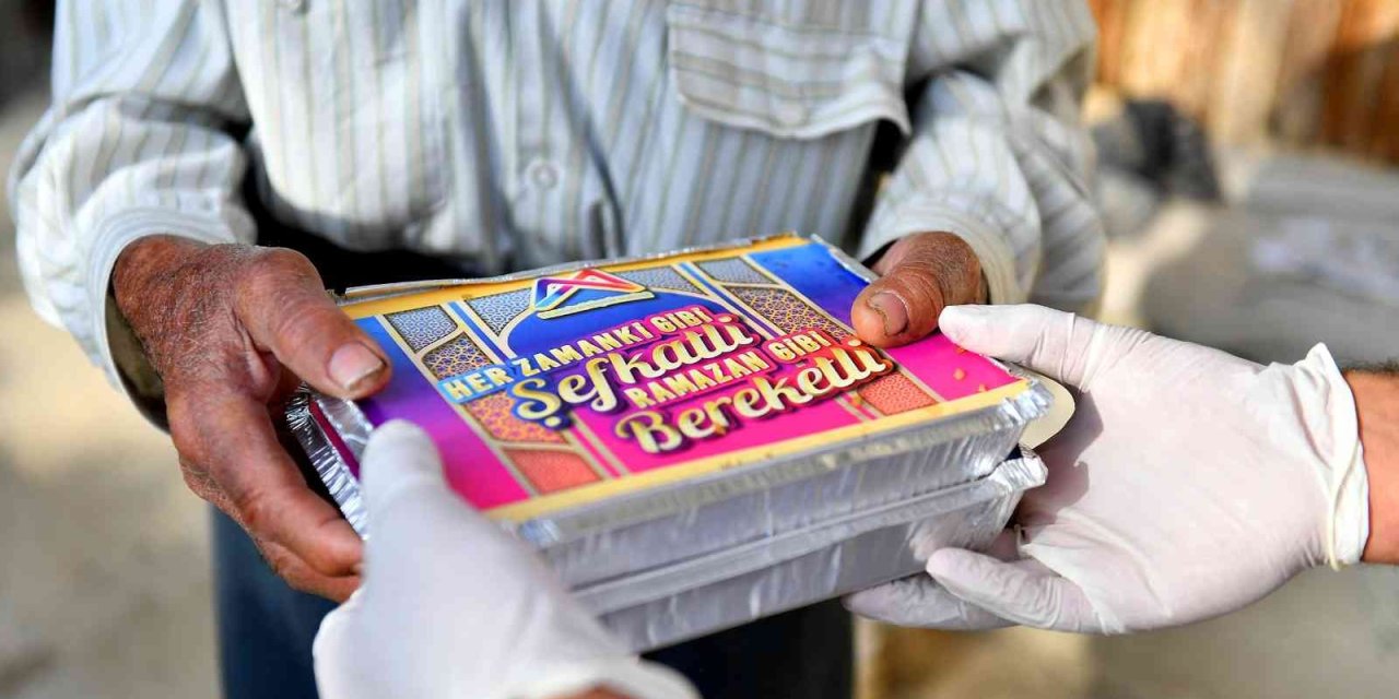 Mersin Büyükşehir Belediyesi, Ramazan Boyu İftar Yemeği Dağıttı