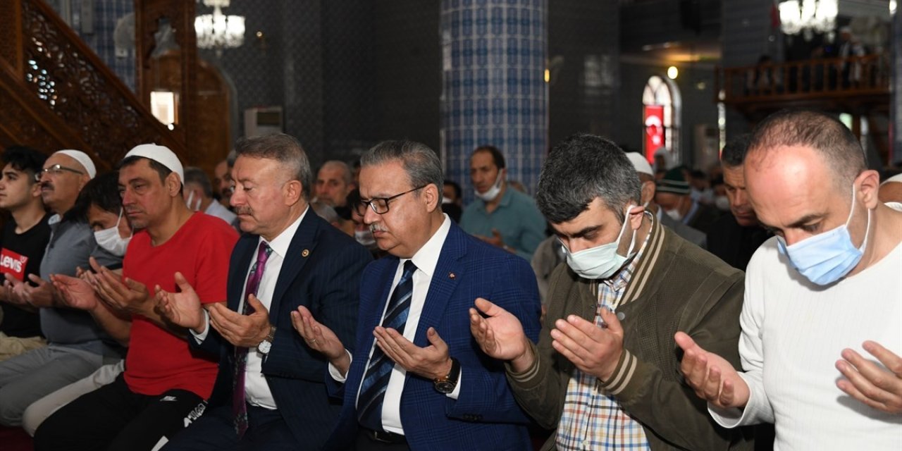 Vali Su, Vatandaşlarla Bayramlaştı