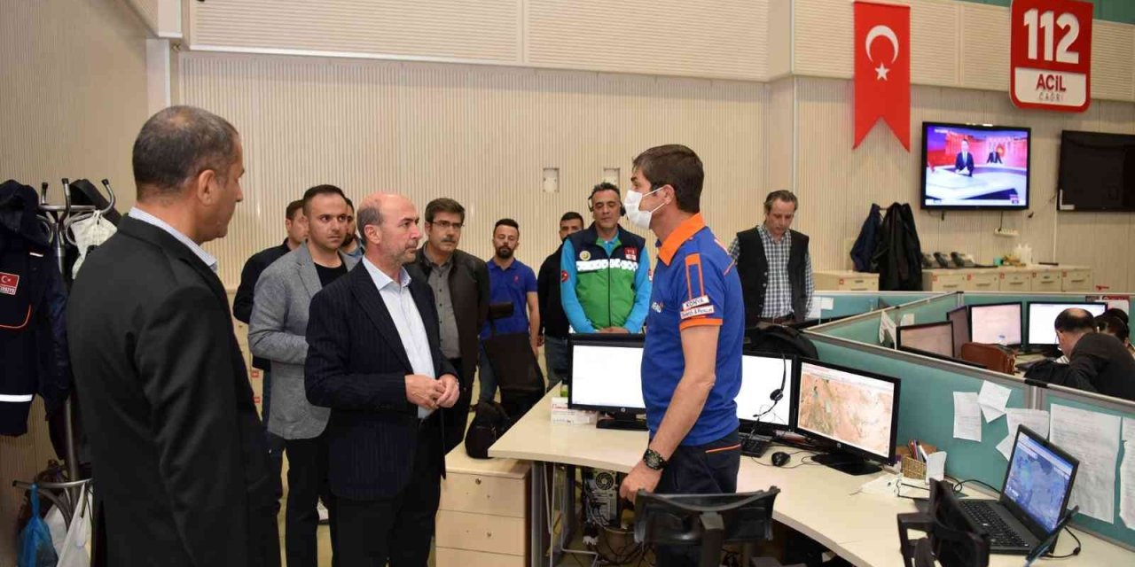 Başkan Pekyatırmacı Bayram Mesaisindeki Personelle Buluştu