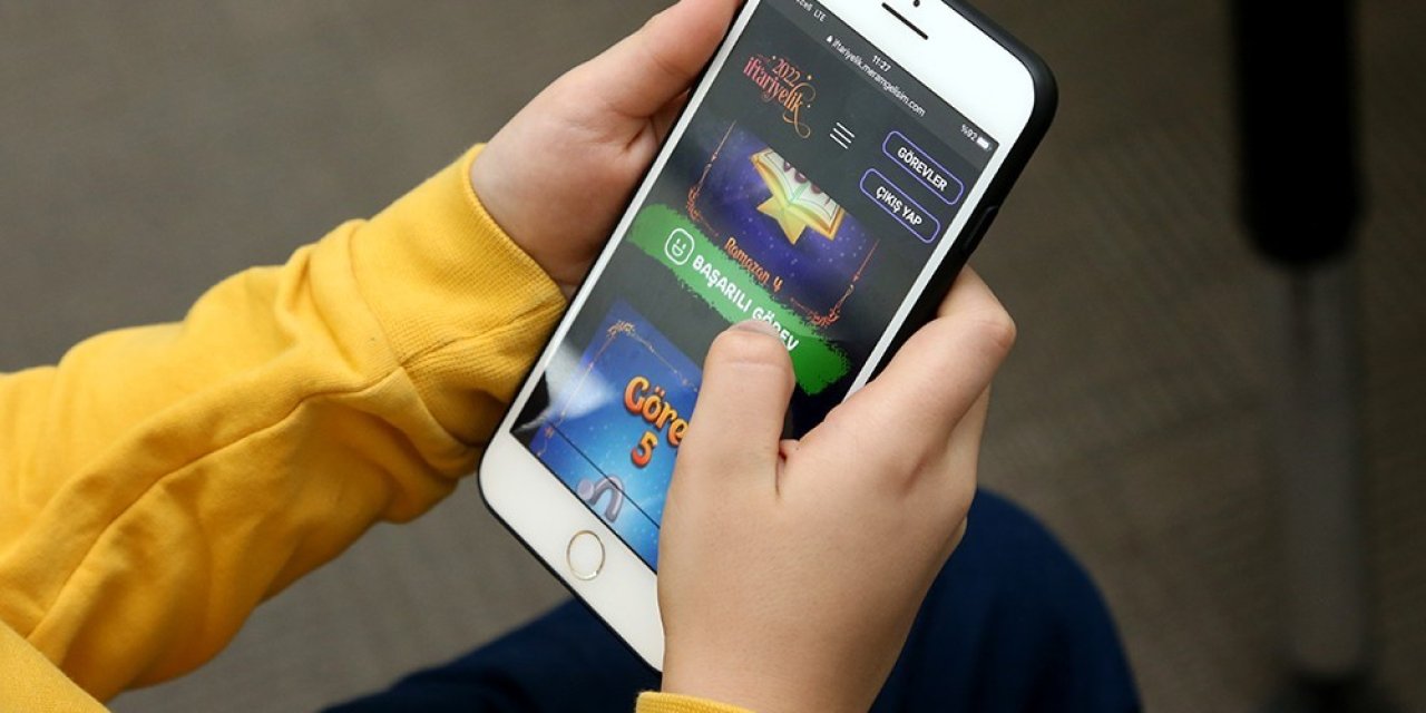 Meram’da İftariyelik Görevini Yapan Çocuklar Hediyelerle Buluştu