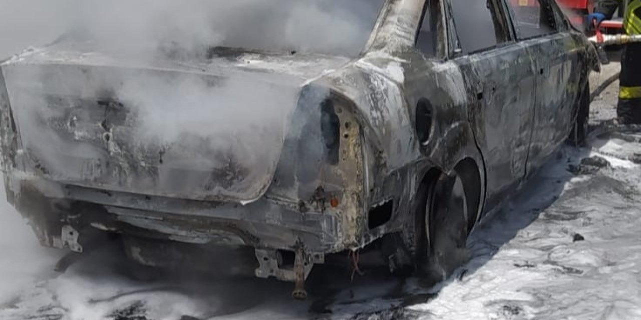Seyir Halindeki Otomobil Alev Alev Yandı