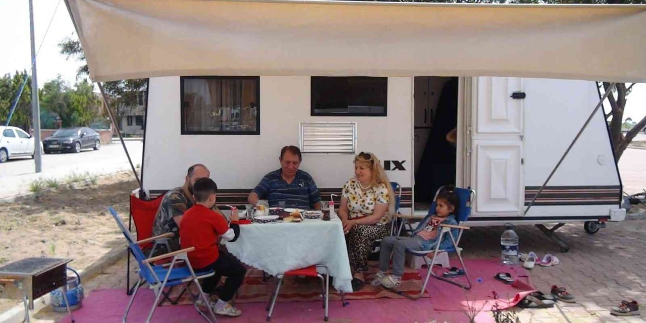 Bayramda Tatilin Gözdesi Denize Sıfır 5 Yıldızlı Karavanlar Oldu