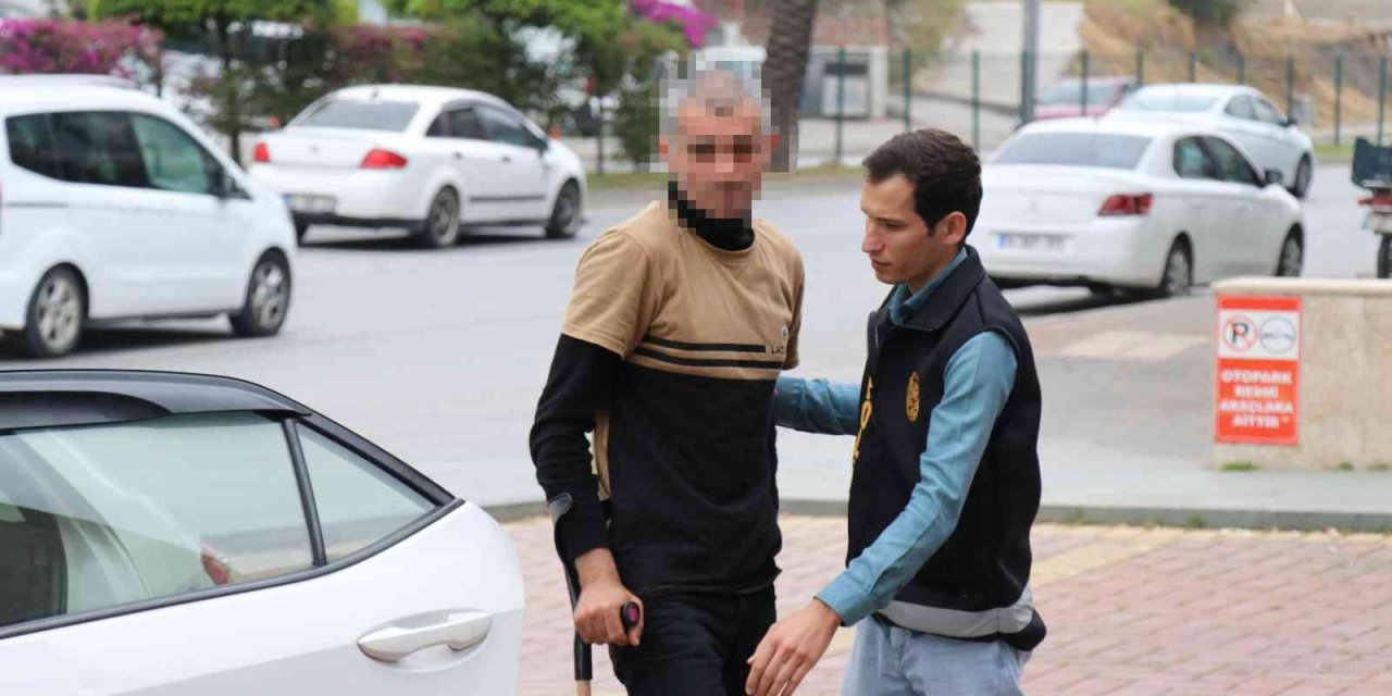 Banka Soymaya Çalışırken Sakatlandı, Bastonla Bir Başka İşyerinden Hırsızlık Yaptı