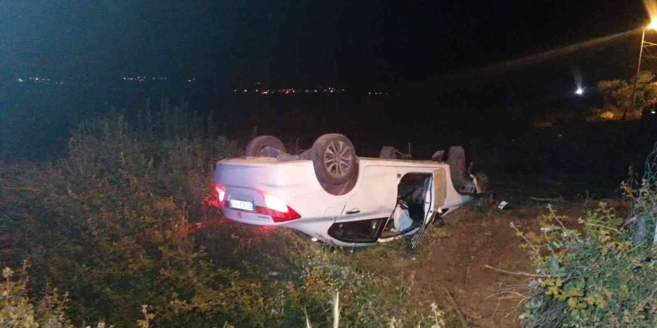 Alkollü Sürücünün Kullandığı Otomobil Jandarmadan Kaçarken Takla Attı: 2 Yaralı