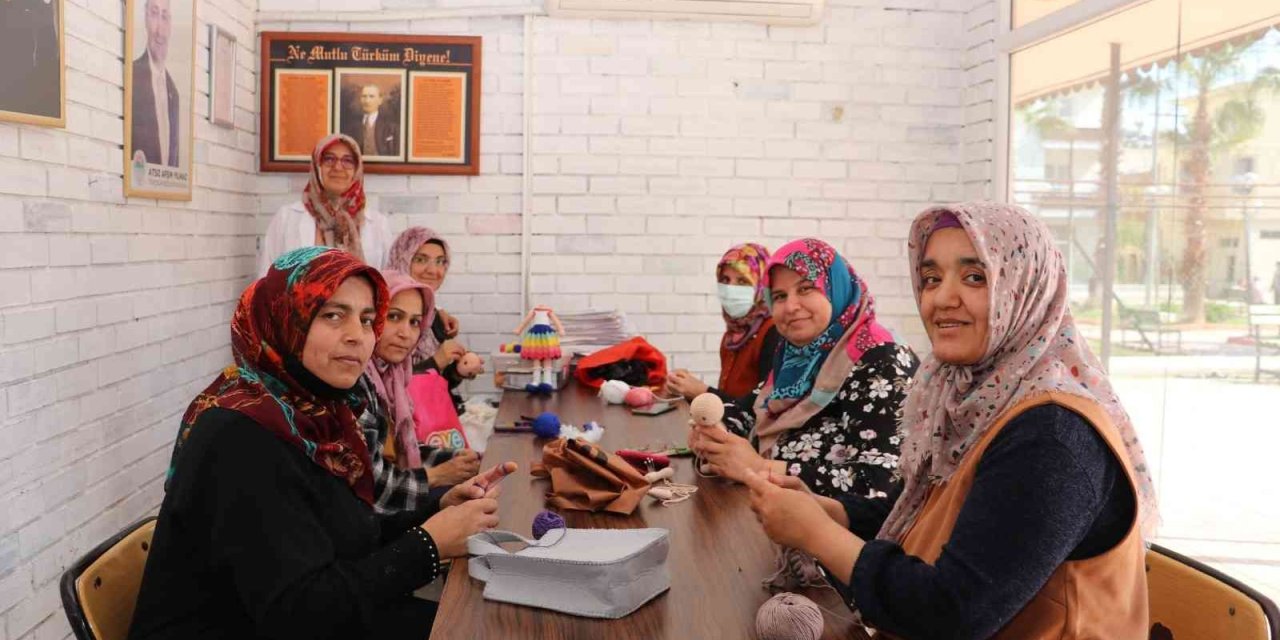 Toroslar’ın Kursunda Oyuncak Yapıp Gelir Sağlıyorlar