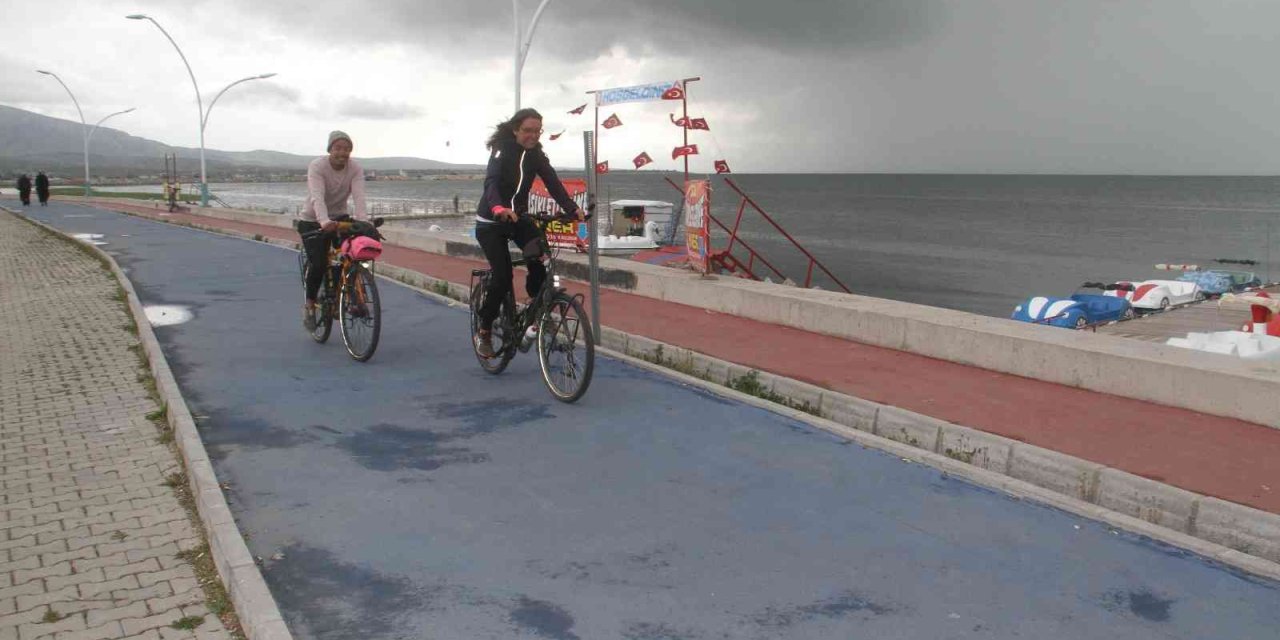 Alman Ve Çinli Çift, 7 Bin 300 Kilometre Pedal Çevirerek Türkiye’ye Geldi