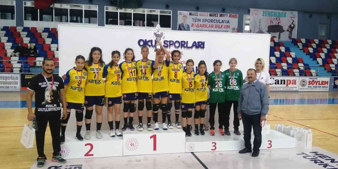 Nadire Konuk, Yıldız Hentbolde Türkiye Şampiyonu