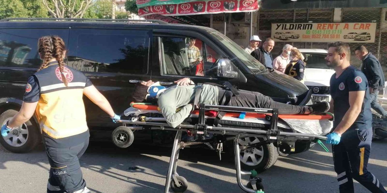 Motosikletiyle Kavşakta Beklerken Ölümle Burun Buruna Geldi