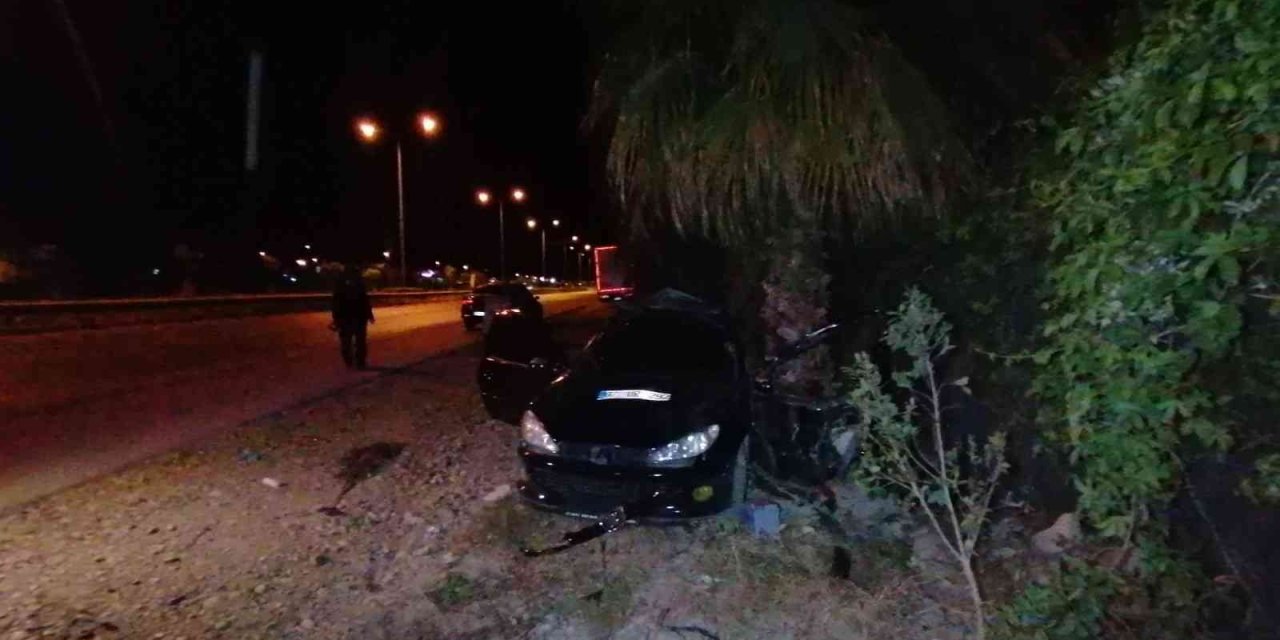 Otomobil Takla Atıp Palmiyeye Çarptı: 1 Ölü